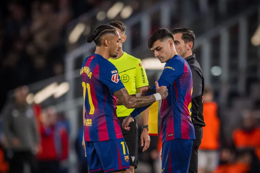 Raphinha (à g.) et Pedri lors du match contre Alaves